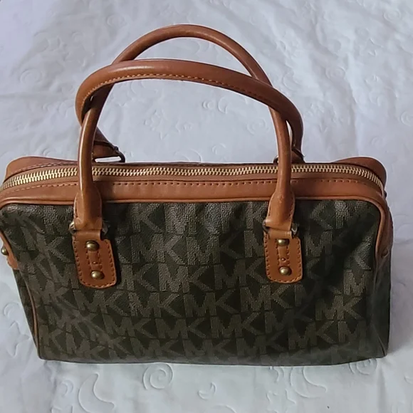 Michael Kors Tan and Brown Interior Handbag - Picture 1 of 10